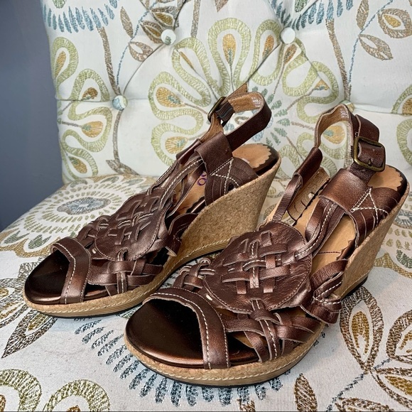 Women's Indigo by Clarks Wedge Sandals Heels Metallic Bronze Leather Size 7.5 - Picture 1 of 4